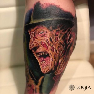 Tatuaje Freddy Krueger en la pierna Laura Egea 